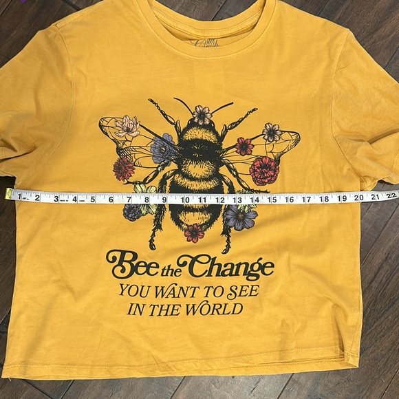 Bold Yellow Graphic Tee Bee Change World Mantra NWT - Picture 10 of 11